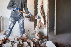 un ouvrier découvre 400 000 € derrière un mur, mais sa chance tourne très rapidement